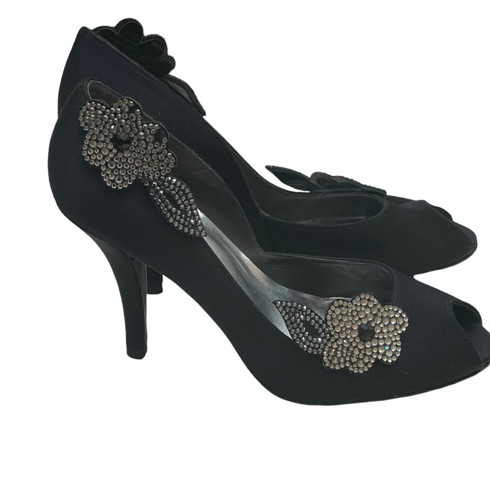 Stuart Weitzman black satin flower pointed toe pumps size 8M - Picture 6 of 12